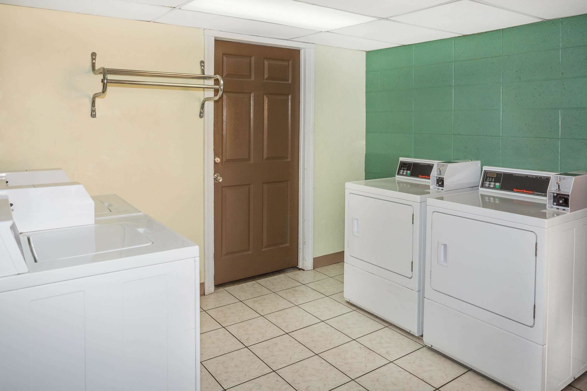 Travelodge By Wyndham Fort Myers North North Fort Myers Εξωτερικό φωτογραφία